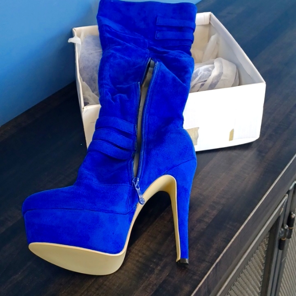 High-heeled blue suede knee-high boots, Size 9.